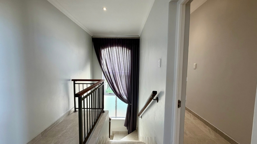 5 Bedroom Property for Sale in Dennegeur Western Cape
